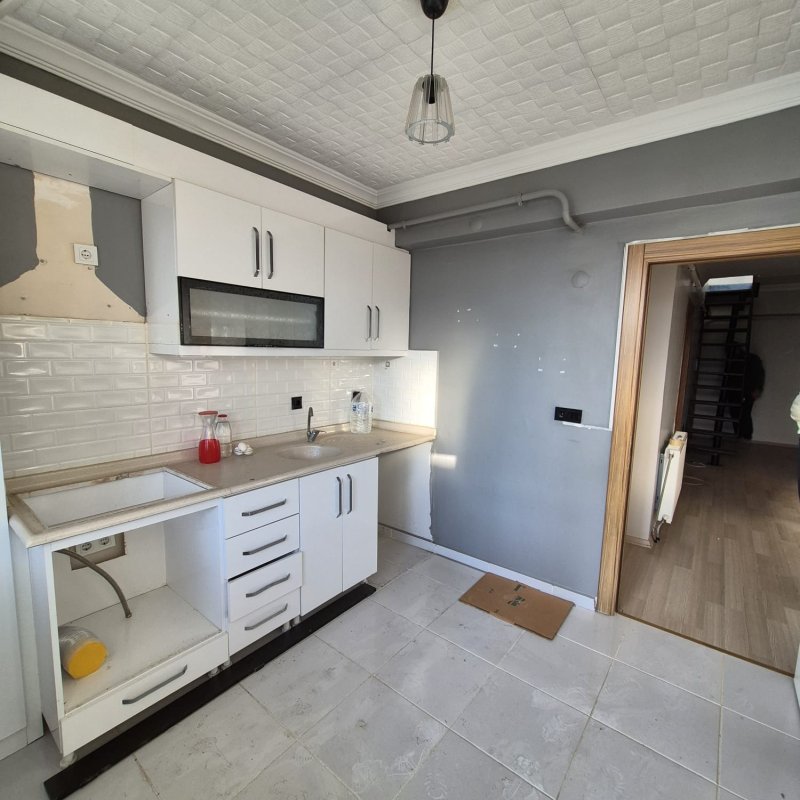 Kırklareli Merkez Karakaş Mahallesi Merkezi Konumda  Kiralık 5+1 Dubleks Daire